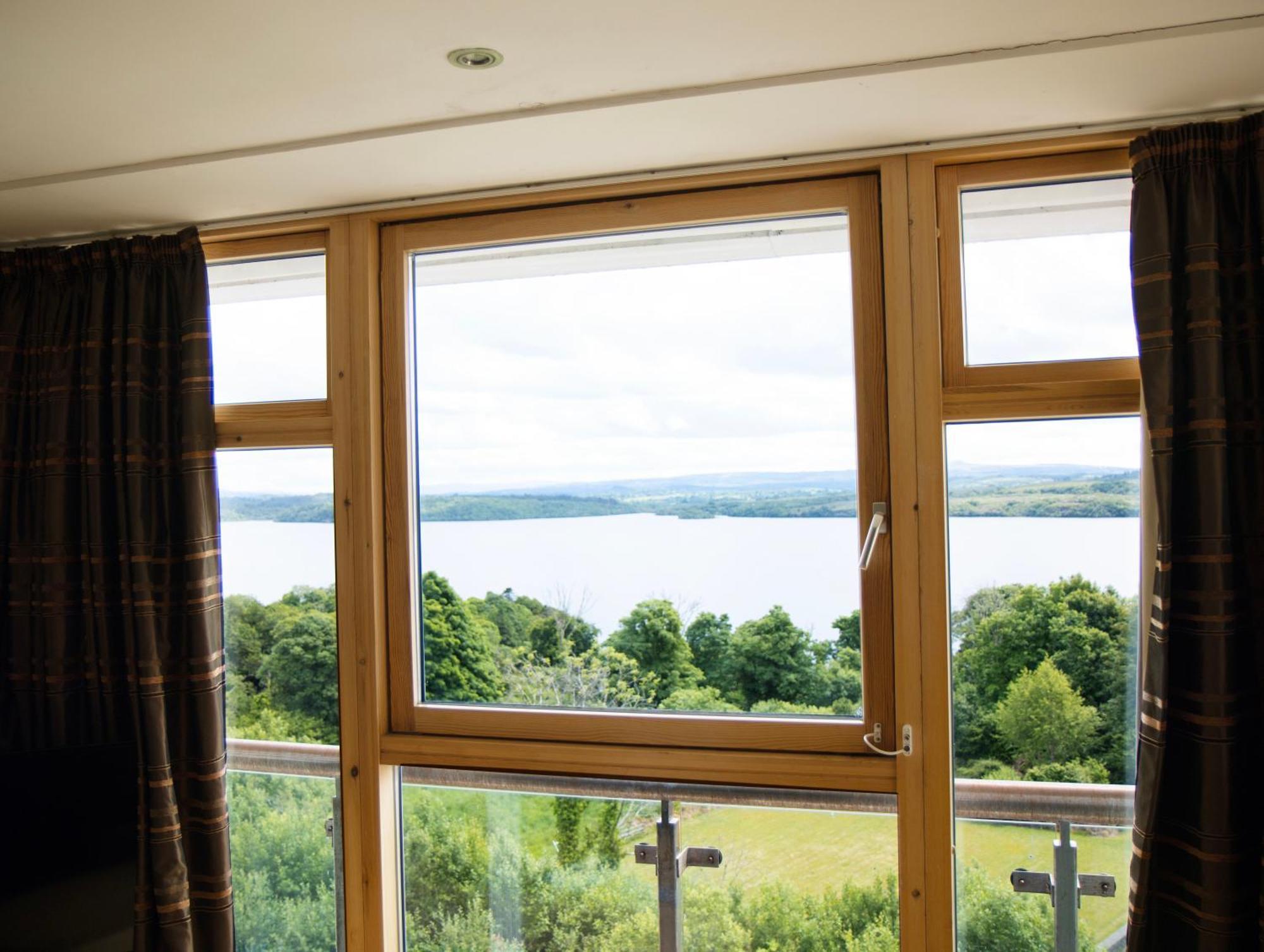 St Angela'S Lakeside Aparthotel Sala Sligo Exterior photo